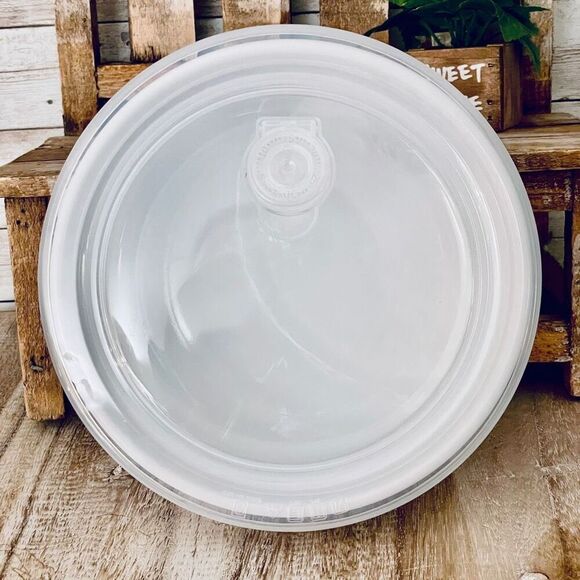 NWT Sanrio Hello Kitty Hand Painted by Artisans Vented Lid Food Container Bowl - Picture 4 of 13